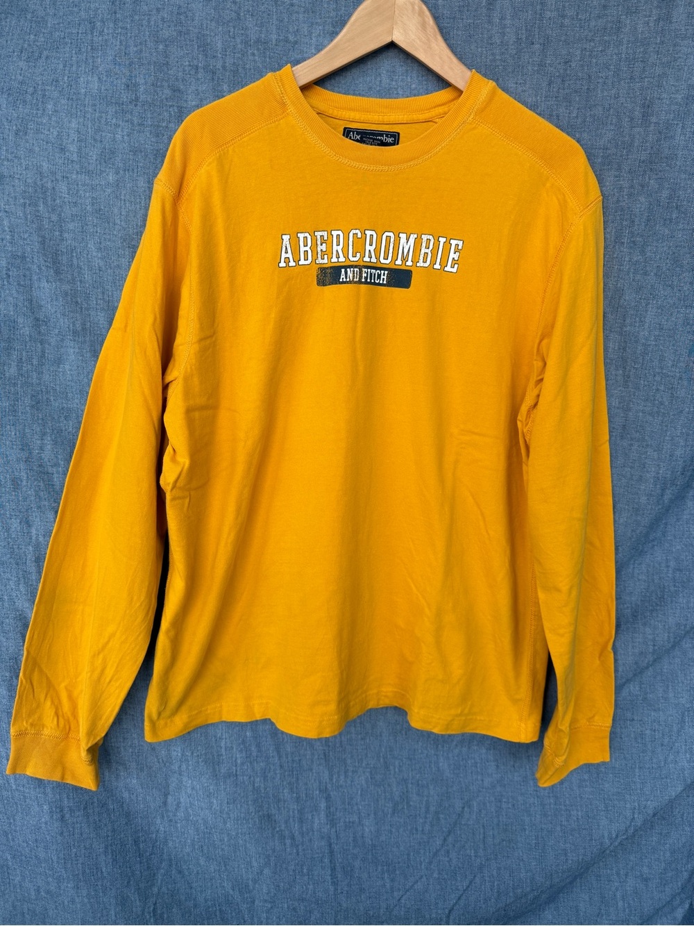 Vintage Y2K Abercrombie & Fitch Men's L/S Muscle Crewneck Shirt - Mustard XL